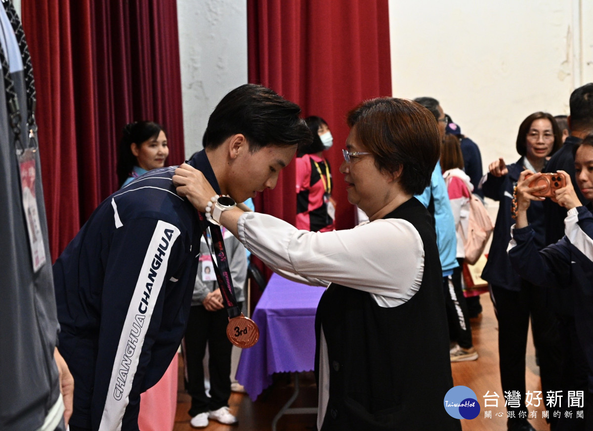 彰化太極拳全民運奪3金3銀2銅，王惠美赴桃園慰勉選手。圖／彰化縣政府提供