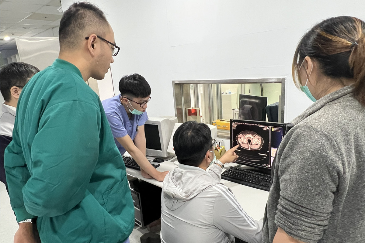 彰基放射腫瘤團隊跨區支援埔基,提升偏鄉放射治療量能,照射人次成長38%,療程完成率逾九成。