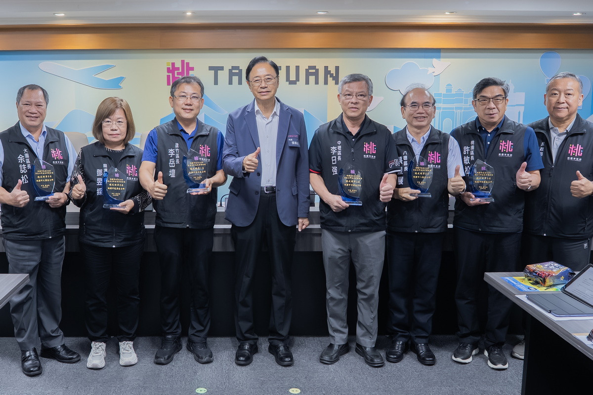 用心服務讓市民有感　張善政頒獎表揚區政考核績優公所