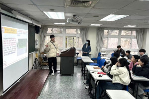 外籍生種子講師以中文完成試教演練後返回班級宣導，將交通安全觀念推廣至同儕之間。