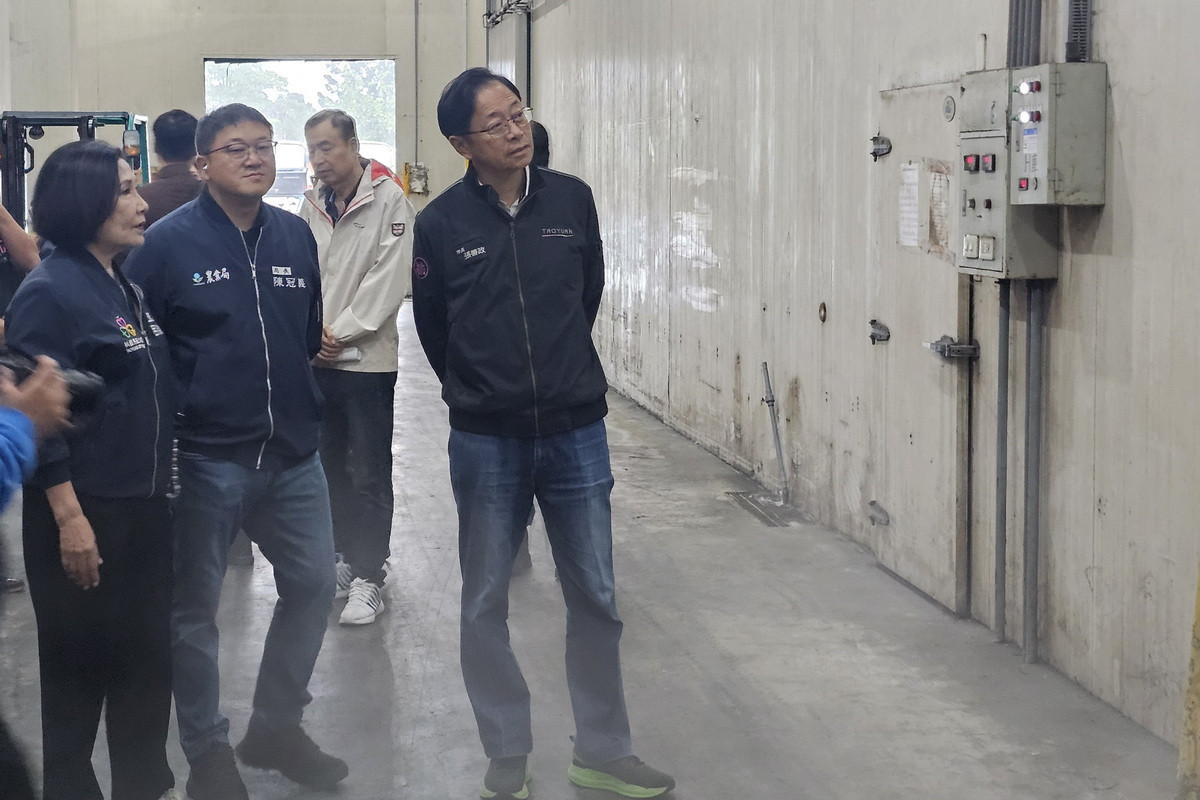 因應薔琵颱風來襲,桃園市長張善政視察果菜冷藏倉儲、防颱應變整備情形。<br />
