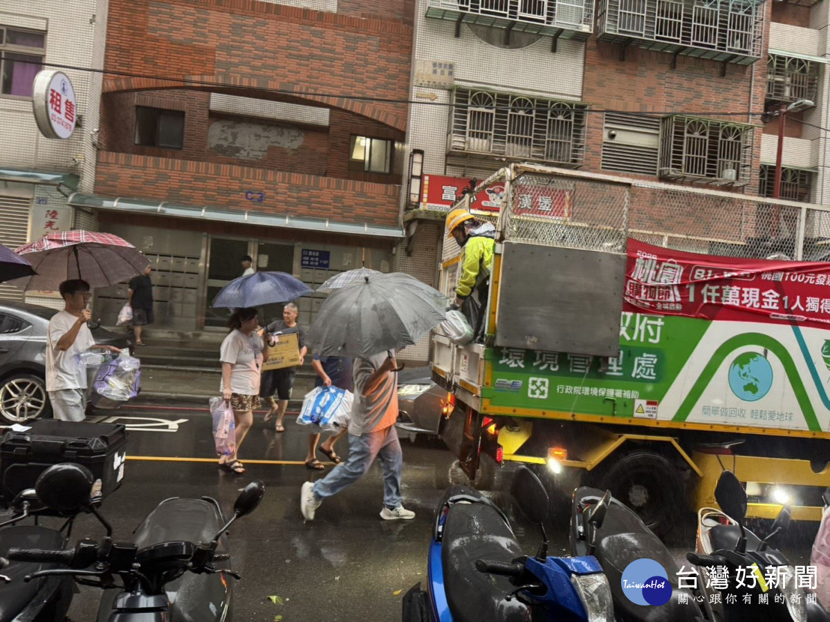 桃市環保局及環境管理處全面啟動應變機制，全力維護市容整潔與環境衛生。