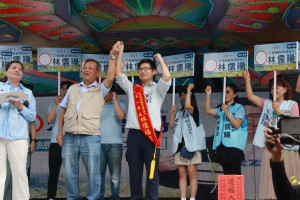 王副縣長代表許淑華來祝福。（記者扶小萍攝）