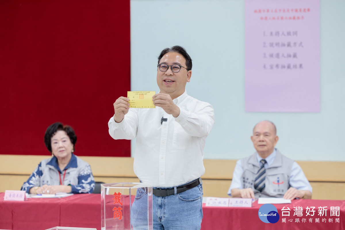 「企鵝阿爸」黃世杰抽中吉祥1號　攜手許信良宣示帶領桃園找回光榮感