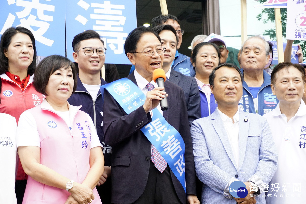 桃園市長張善政抽中2號向在場支持者表示,象徵「好市成雙」,希望大家繼續支持。