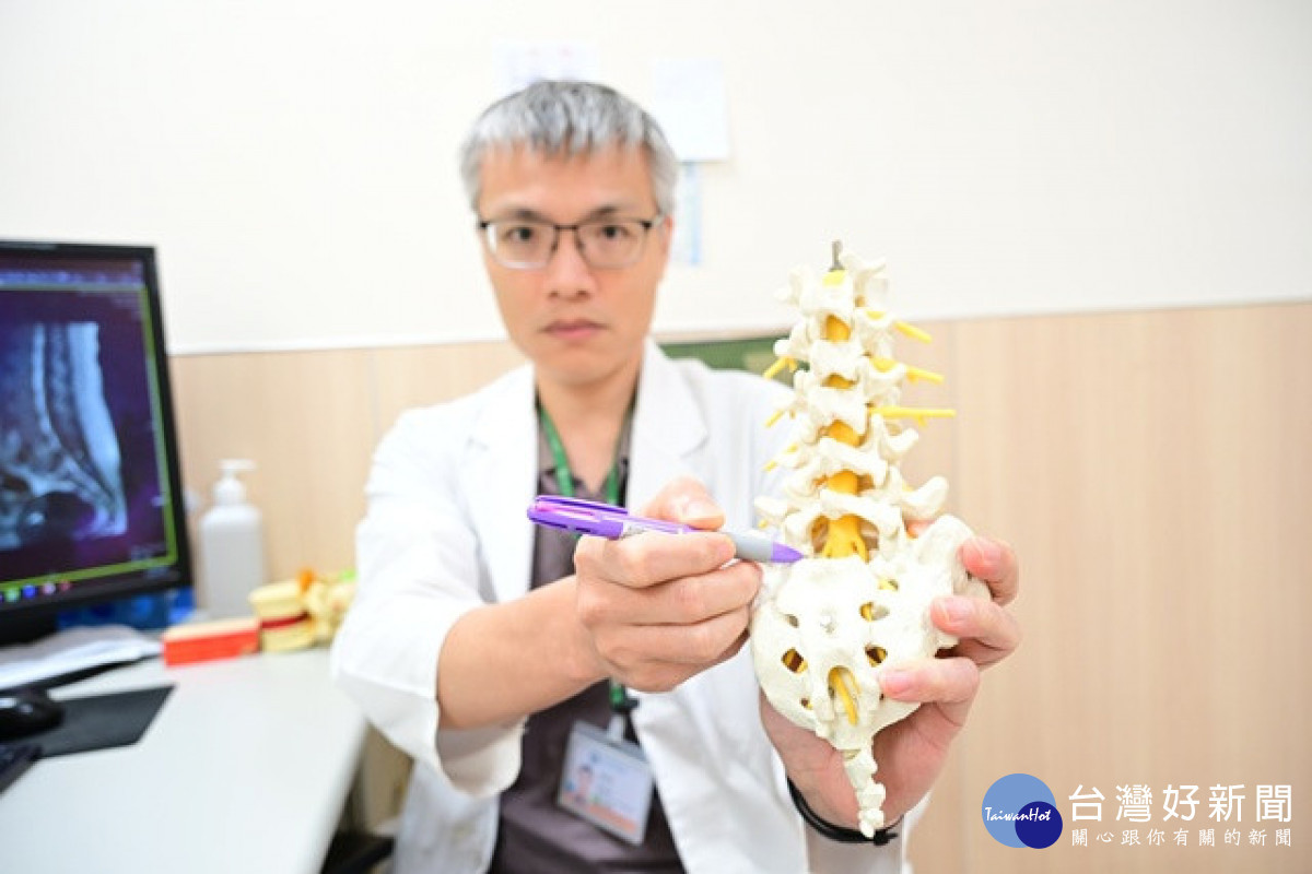 腰痛腳麻以為工作累　竟是脊椎結核併膿瘍