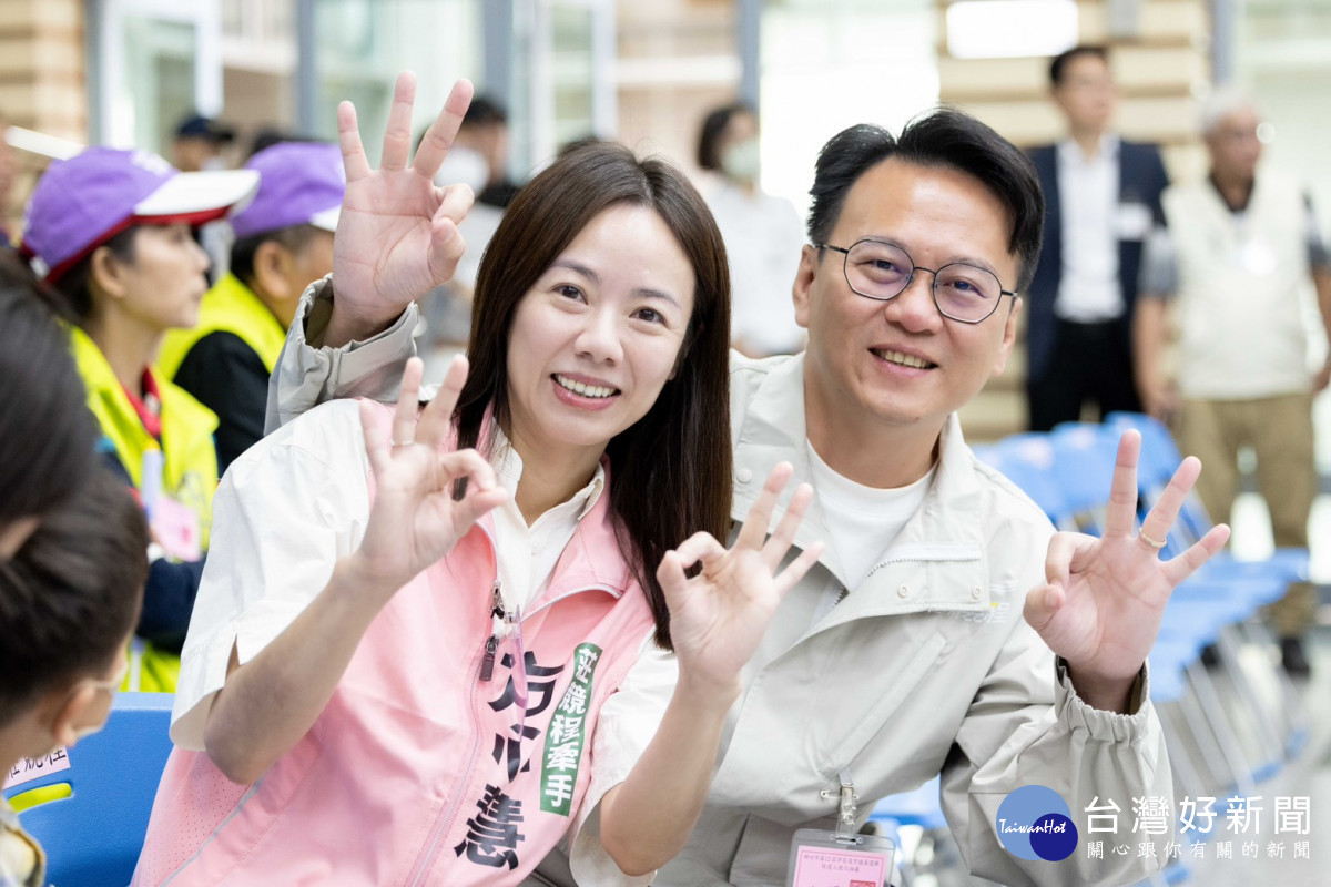 牽手方心慧代抽甜喊「你的靠3」　莊競程：新竹隊大團結拚全壘打