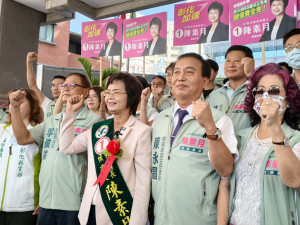 陳素月抽中1號喊「一馬當先」，重申長者健保免費當選兌現。圖／記者鄧富珍攝