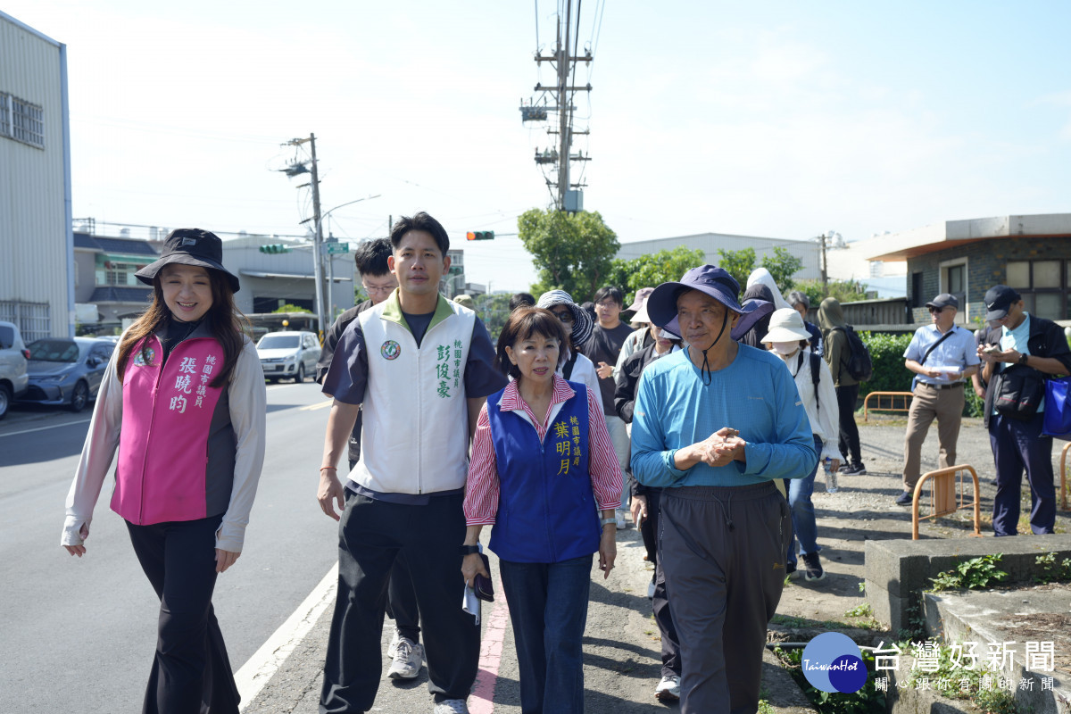 捷運工程局長劉慶豐親自率領規劃團隊與市府相關單位，偕同市議員沿線步行踏勘「內壢宋屋楊梅線」內壢段路廊。