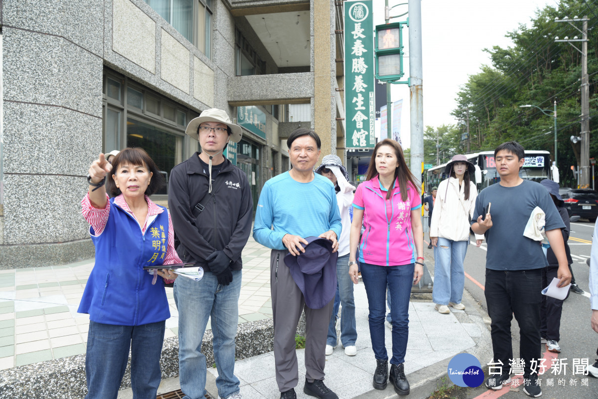 捷運工程局長劉慶豐親自率領規劃團隊與市府相關單位，偕同市議員沿線步行踏勘「內壢宋屋楊梅線」內壢段路廊。