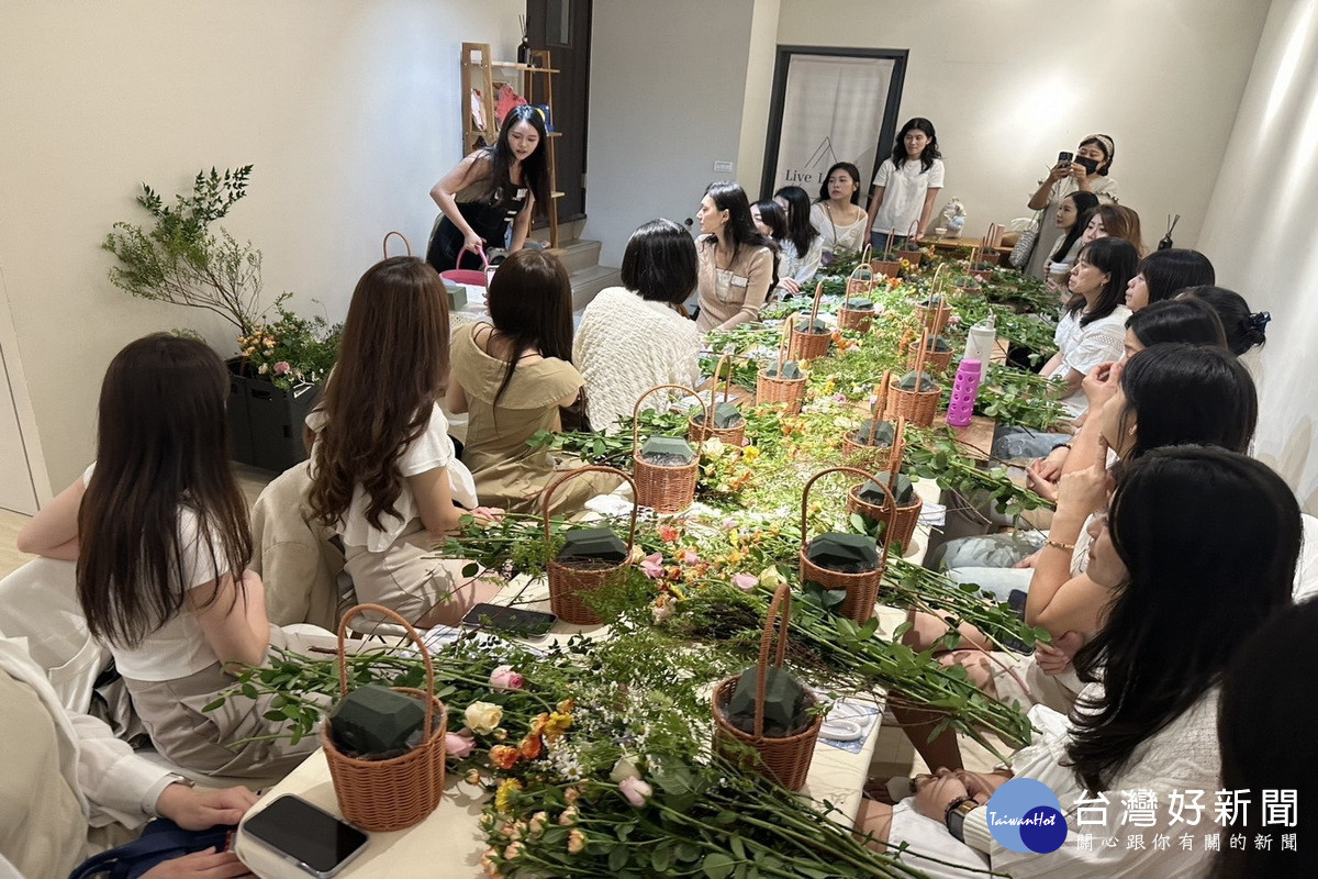 活動現場女性創業者交流互動。<br />
