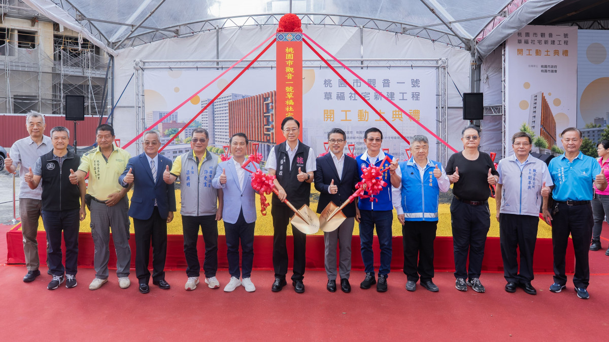 市長與貴賓合影。