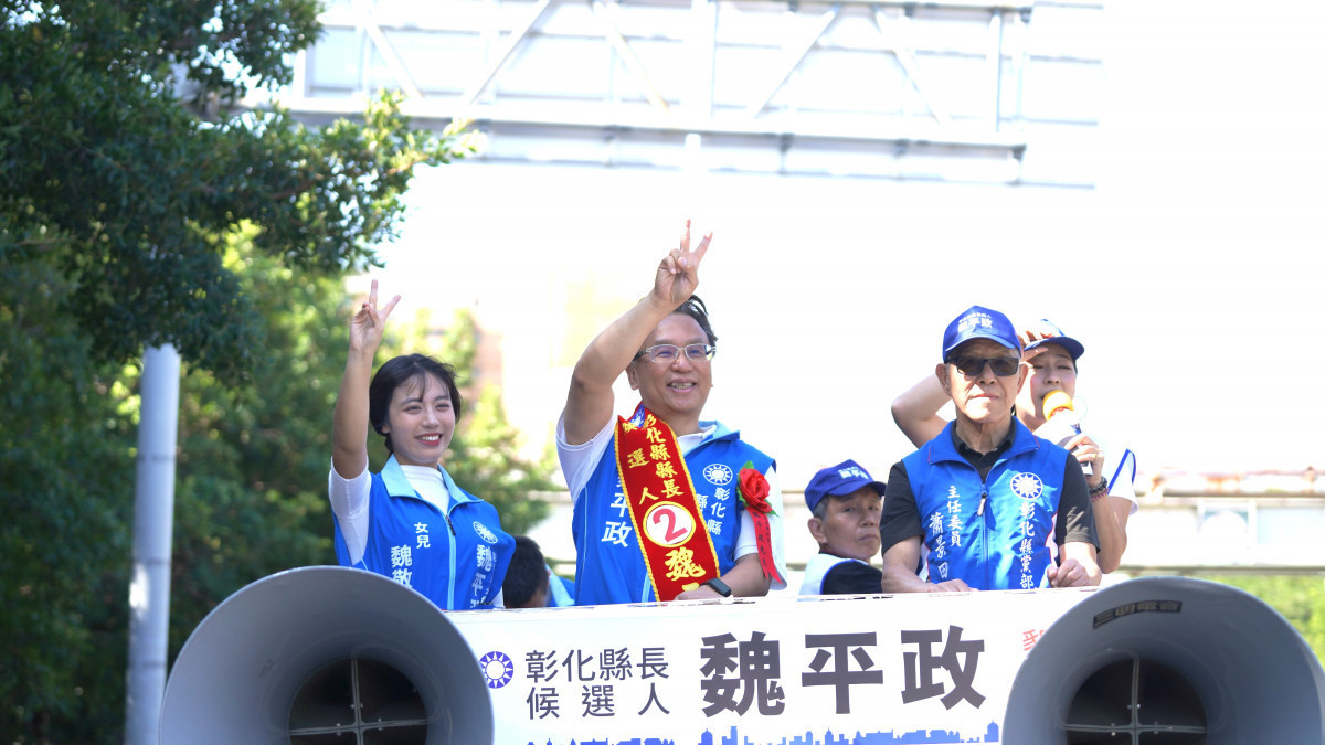 「好事成雙、平政接棒」!魏平政抽中2號籤 車隊跑遍彰化全縣拚支持。圖/記者鄧富珍攝