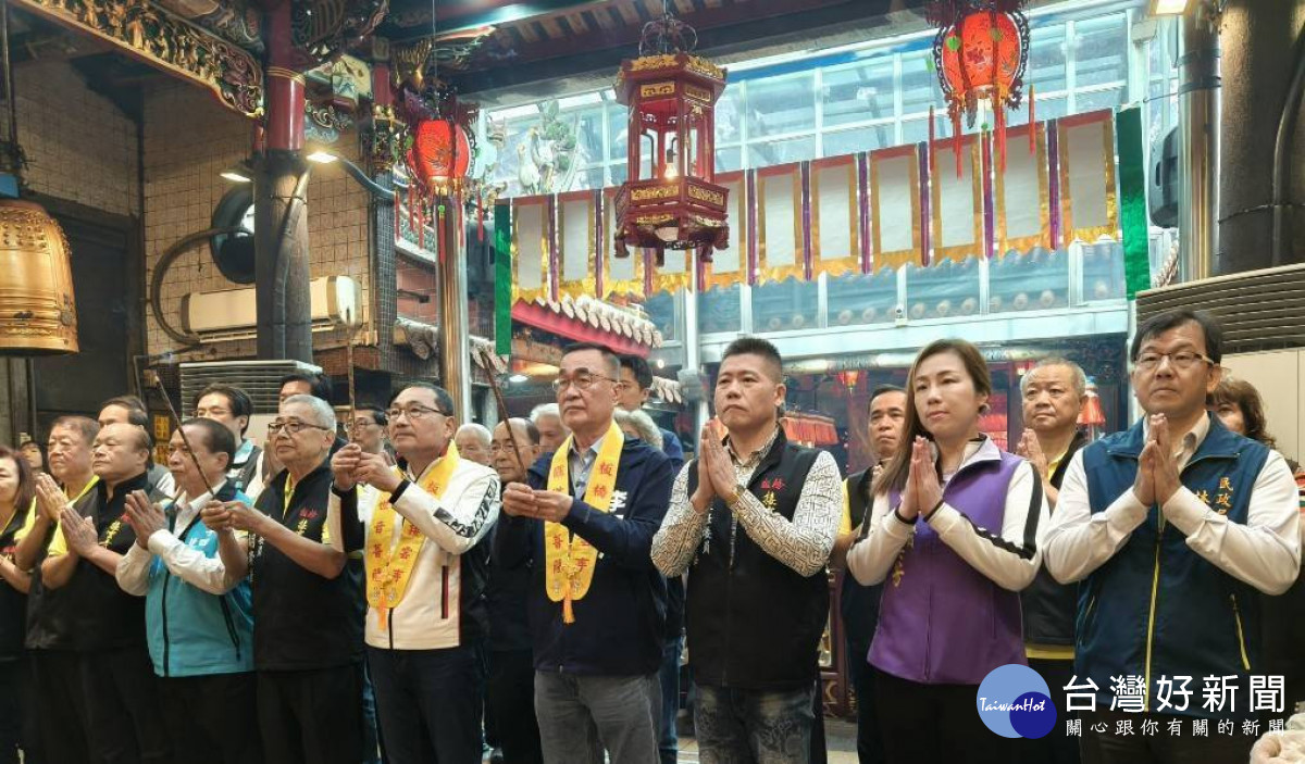 板橋接雲寺觀音出家紀念日　侯友宜參拜祈求市政推動順利