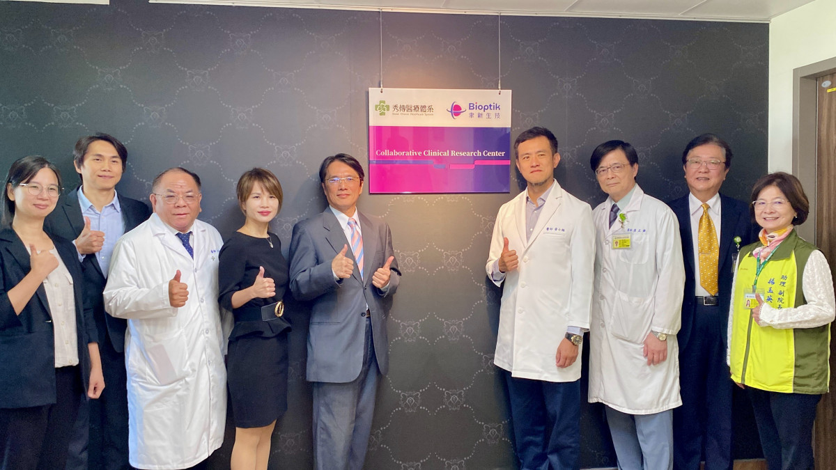 血糖、膽固醇、尿酸在家測!秀傳聯手聿新生技把關醫材準確度。圖/記者鄧富珍攝