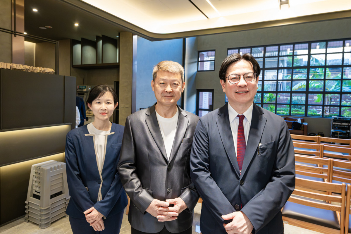 彰基董事長兵政隆牧師(中)表示,此次整修打造出星級飯店般舒適溫暖的環境,讓員工有家的感覺。圖/彰基提供