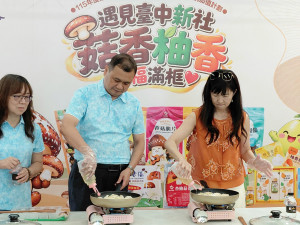 兩位總幹事料理結合杏鮑菇與國產豬肉的「杏鮑菇水餃」