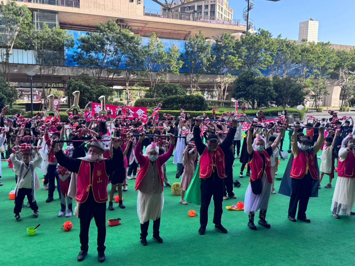 華山拐杖節登場！老公主、老騎士、小朋友大跳街舞