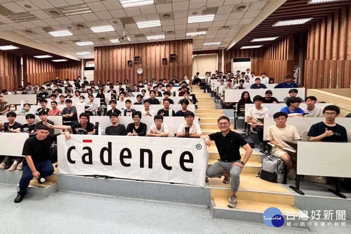 傑出職涯導師~電機系龔存雄老師邀請業界專家分享產業發展趨勢,拓展學生職涯視野。