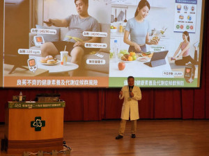 新陳代謝科蕭立偉主任以「糖尿病有效治療的健康識能處方」做專題報告。圖／秀傳提供