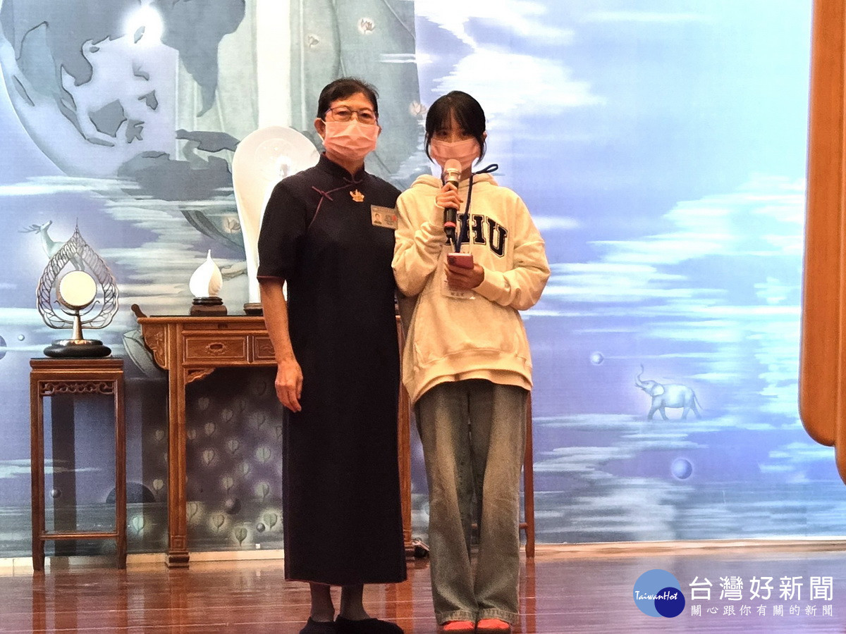 謝同學希望未來也能回饋扶助他 人。（慈濟南投服務處提供）