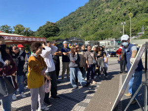 新竹市監理站前往新竹縣尖石鄉，辦理「機車下鄉考照」服務。