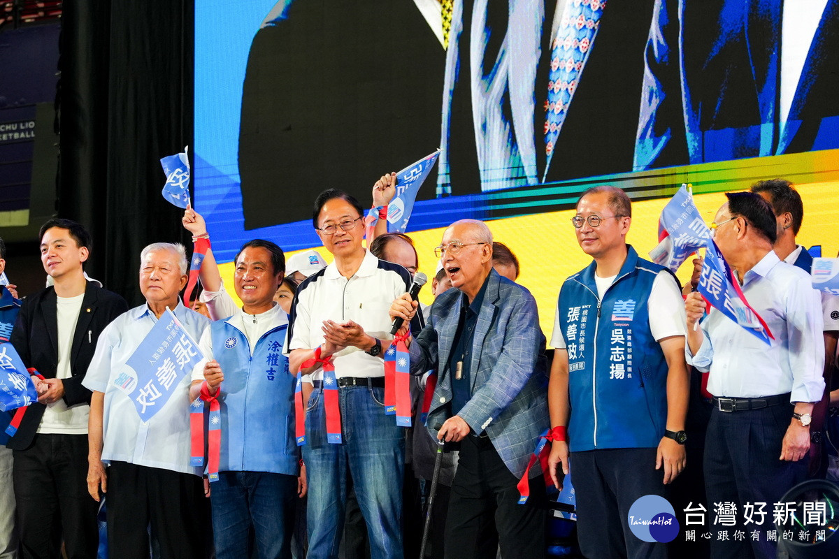 國民黨榮譽主席吳伯雄於「桃竹竹苗聯合造勢大會」中致詞。<br />
