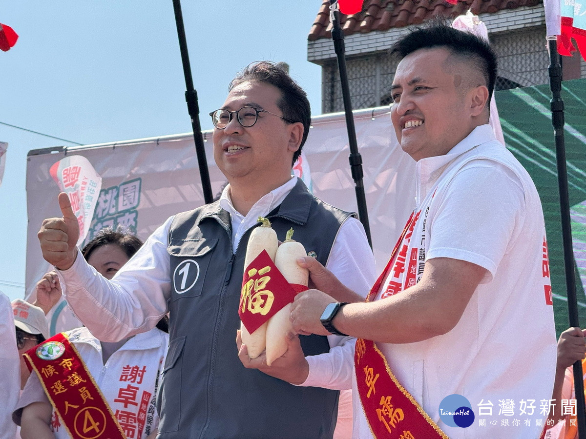 民進黨桃園市長候選人黃世杰出席山地原住民市議員候選人謝卓儒競總成立大會。<br />