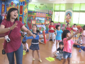 幼兒學習傳統戲曲 本土文化從小扎根