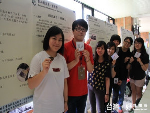 弘光科大食品科技系舉辦食科祭活動，以「黑蒜頭」作為研究主

題，結果顯示，自製黑蒜清除人體自由基能力極佳，清除率、抗氧

化能力均優於生蒜與市售黑蒜頭。（記者陳榮昌攝）