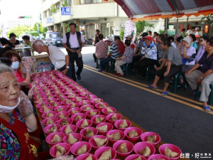 國光里貝六千顆粽子贈低收戶