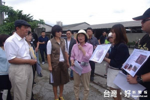 立委蘇治芬邀農委會主委曹啟鴻視察褒忠潮厝污水共同處理廠，為健全國內養豬業競爭力與環境永續而努力。（記者陳昭宗拍攝）