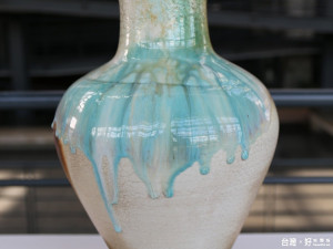 曾明男、曾天漢陶藝雙人展於陶博館陽光特展室展出。（圖／記者黃村杉攝）