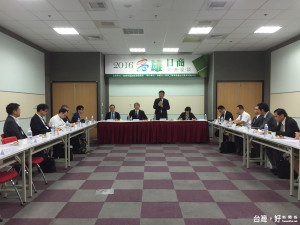 高雄市政府經濟發展局與日本交流協會高雄事務所攜手合作，於今（15）日在高雄國際會議中心舉辦「2016高雄日商交流座談會」。（圖／記者潘姿瑛攝）