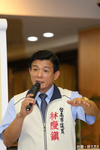 市議員林慶鎮自由發言，針對鐵路地下化新市善化段採高架設計，因腹地不足，他並不認同。
