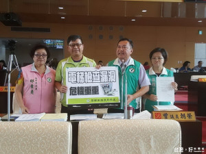 曾朝榮議員關心電梯危機要求市府加強檢查