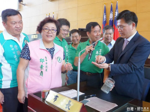 綠營議員稱讚海線沙質比日本細，適合蓋沙雕館