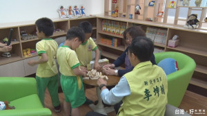 成功國小諮商室　利用媒材發現問題