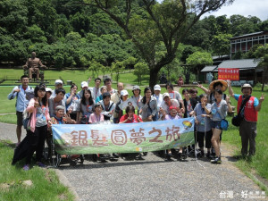 弱勢青年們，以青年志工的角色，進行一場「以愛為名。來憩投」之銀髮無障礙圓夢旅行。