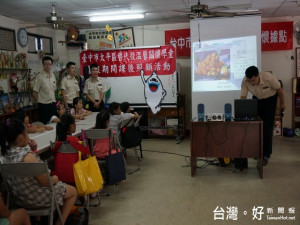 太平替代役男為學童輔導。林重鎣攝