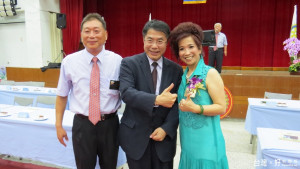 立委黃偉哲（中）出席肯定學甲扶輪社社長邱庭卉及秘書黃華山。（記者邱仁武／攝）