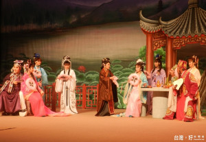 景勝戲劇團 新編客家精緻戲曲《秦淮夢》7/15中壢藝術館音樂廳精彩登台 。