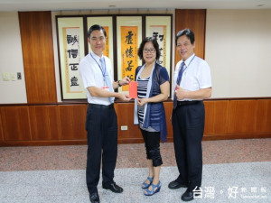 徐秋菊（中）獲選草根大使。林重鎣攝