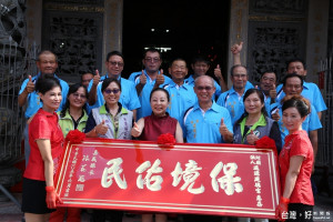 嘉義縣長張花冠贈匾布袋鎮嘉應廟、建德宮感謝公益慈善