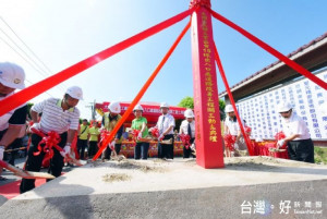 桃園市長鄭文燦出席「長發工業區台15線出入口處道路改善工程開工動土典禮」。