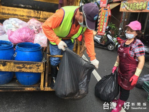 報廢衣櫃藏20萬金飾珠寶　清潔隊物歸原主（圖／資料照）