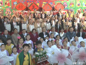 參加日本夜來祭 展現客家桐花舞蹈