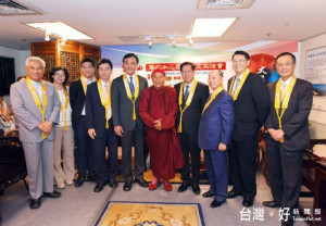 鄭市長祝福水陸空大法會「大圓滿、大吉祥、大成功」。 