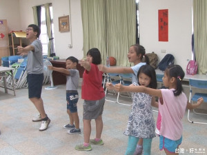 《好玩劇團》偏鄉指導 孩子們不亦樂乎