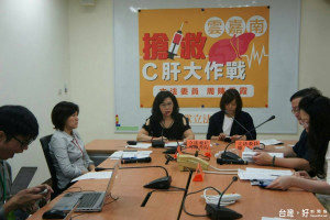 台南官田等6區出現C肝篩檢比率偏高。親民黨立委周陳秀霞（左三）、陳怡潔（右三）召開「搶救雲嘉南C肝大作戰」記者會，要求政府正視C肝問題嚴重性！